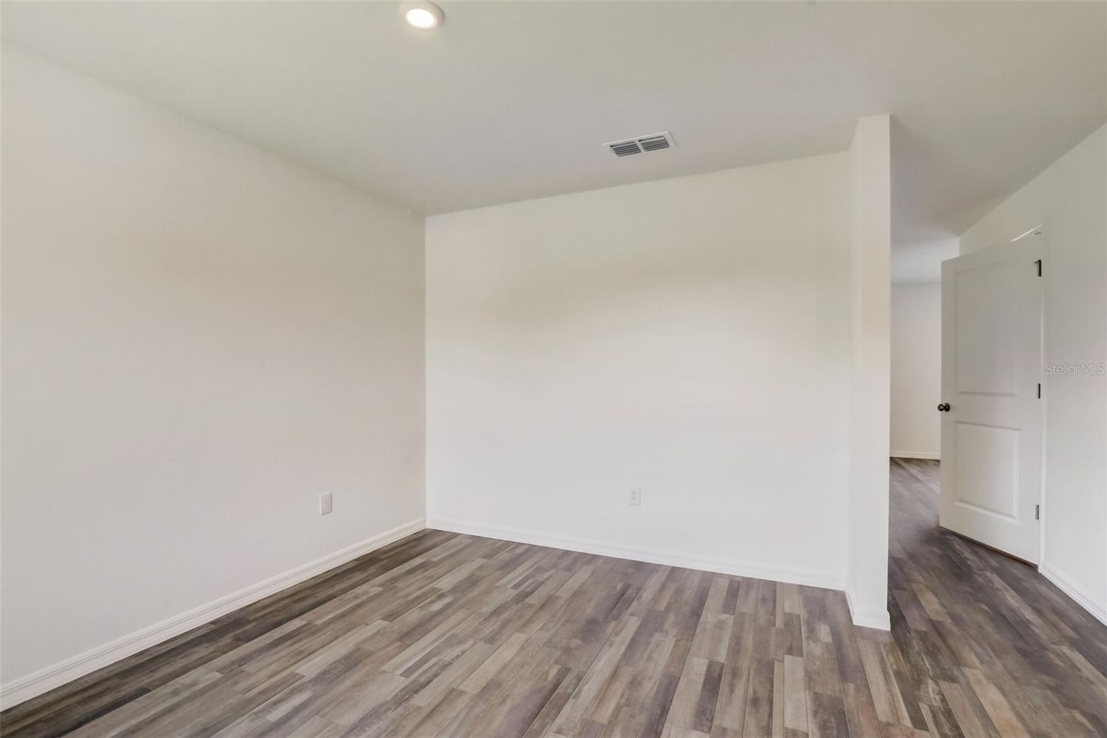 Image 9 of 49 For 18719 Kerrville Circle
