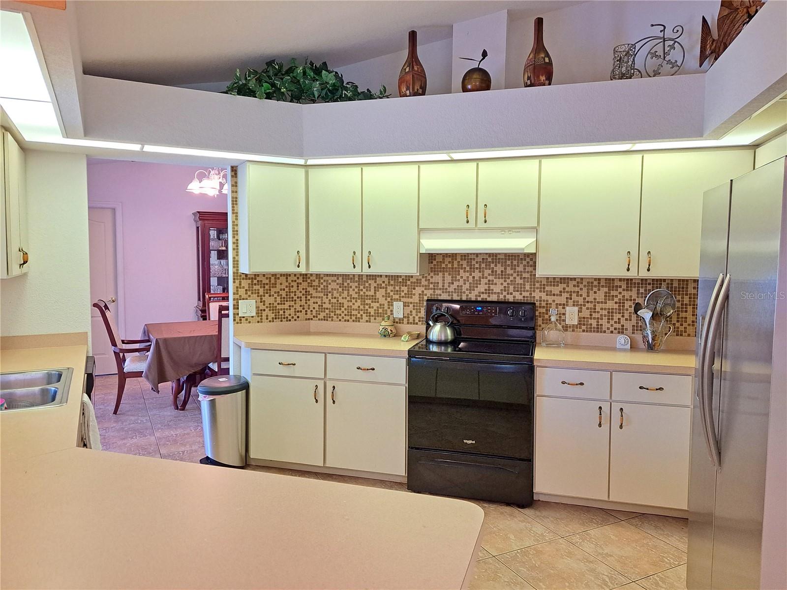 Image 10 of 30 For 23180 Avacado Avenue
