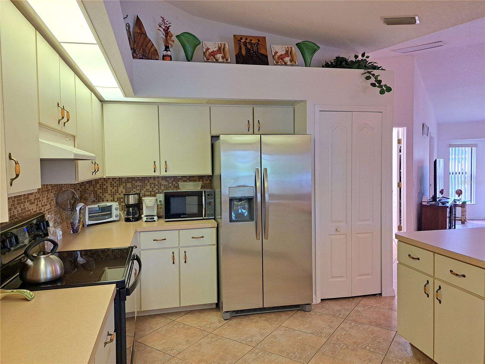 Image 9 of 30 For 23180 Avacado Avenue