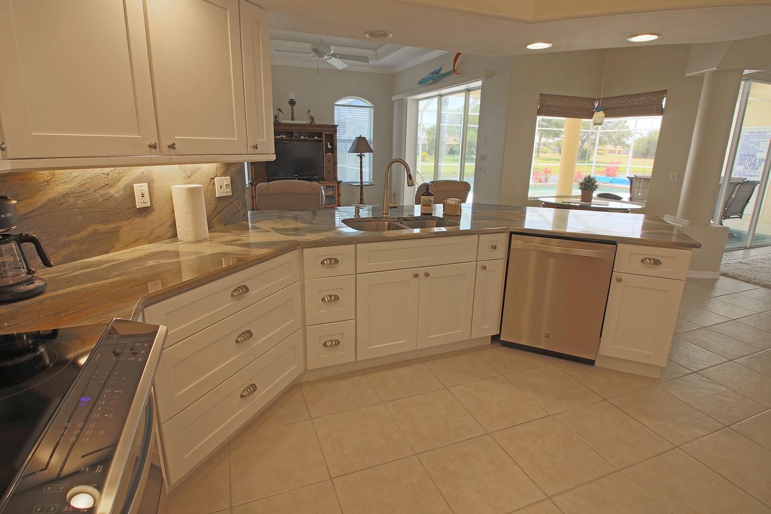 Image 15 of 53 For 811 Rotonda Circle