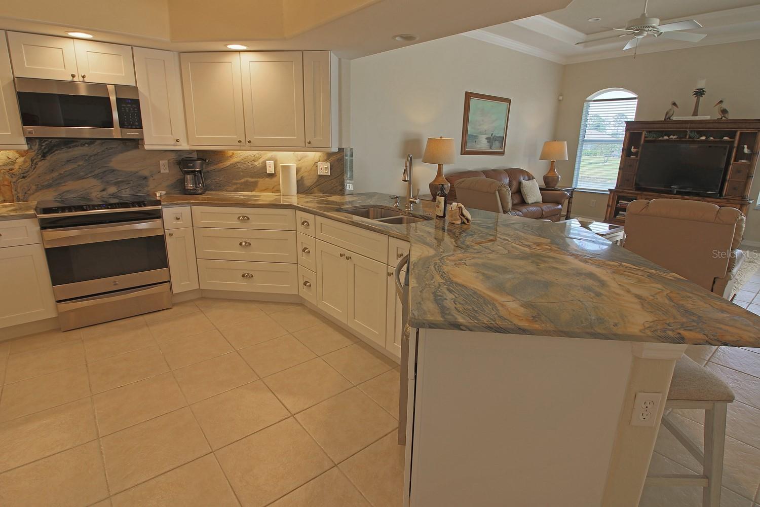 Image 19 of 53 For 811 Rotonda Circle