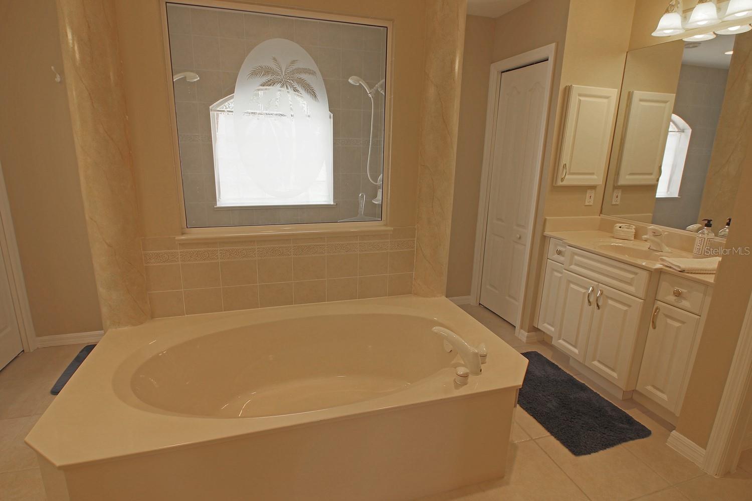 Image 29 of 53 For 811 Rotonda Circle