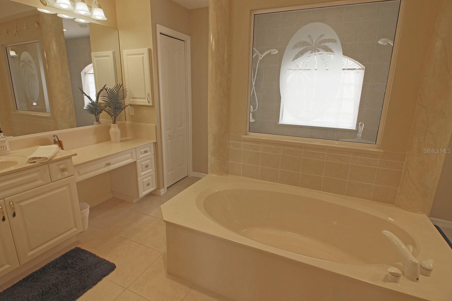 Image 30 of 53 For 811 Rotonda Circle