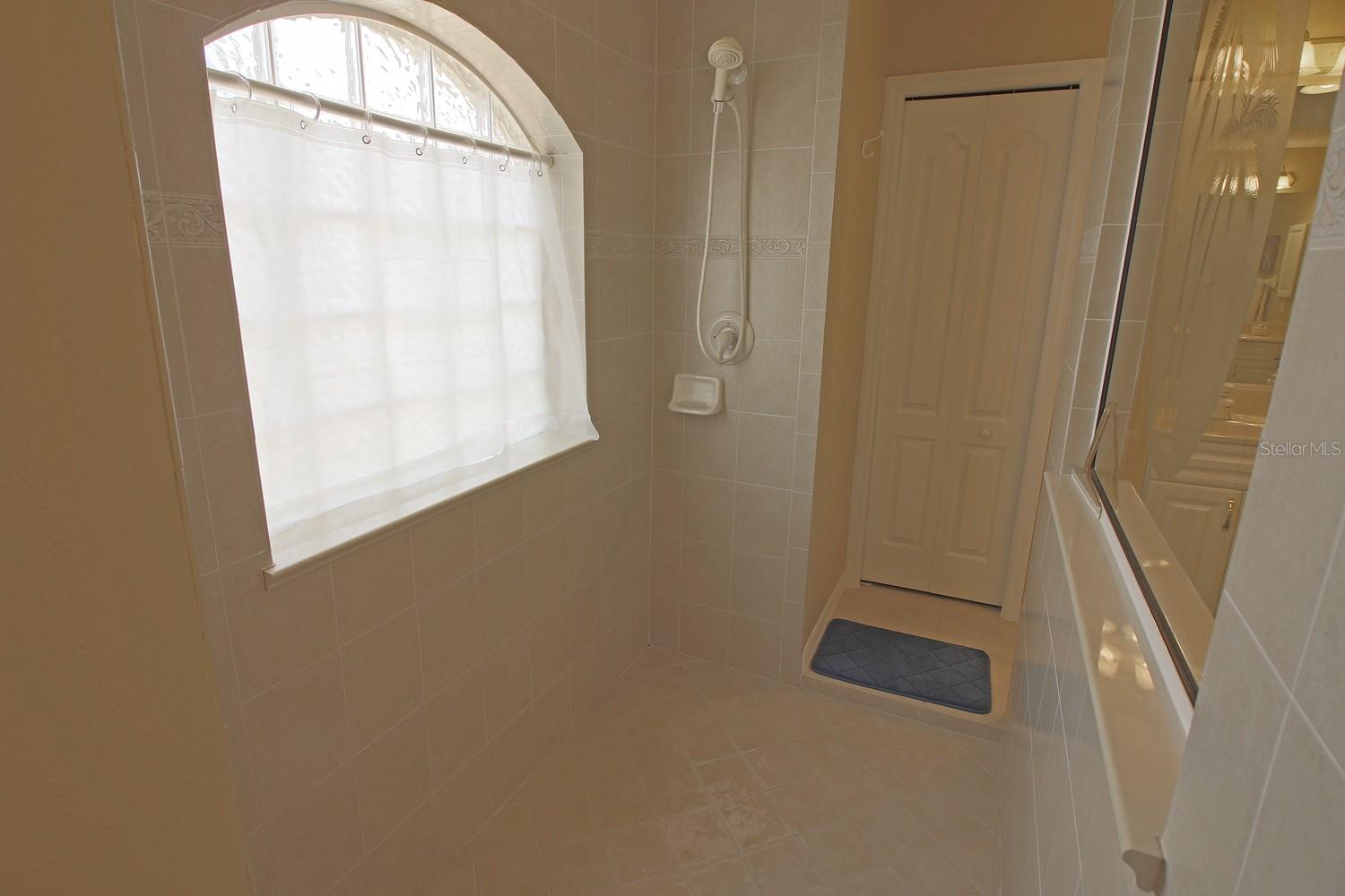 Image 31 of 53 For 811 Rotonda Circle