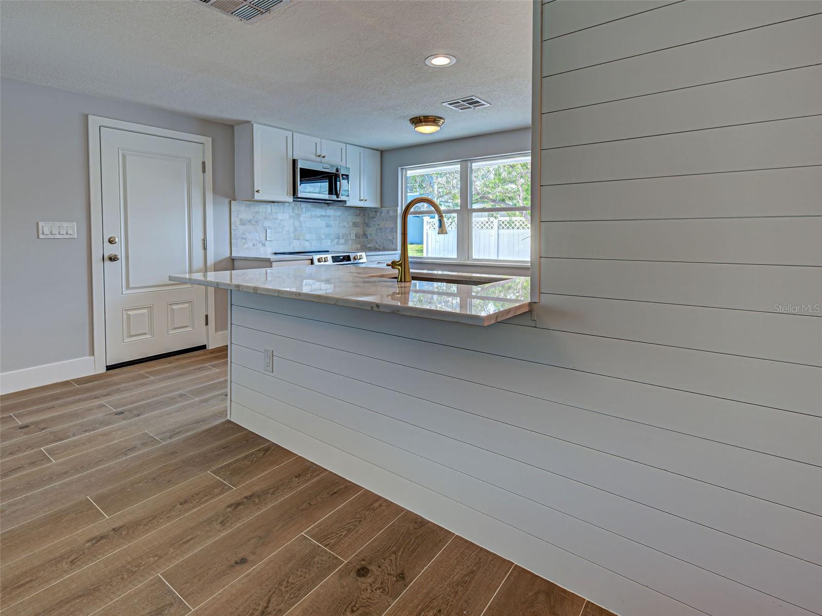 Image 11 of 41 For 1175 Little Court