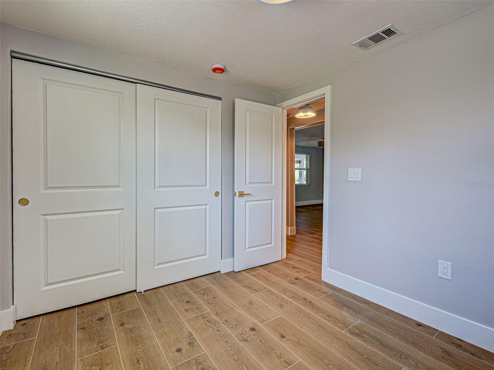 Image 19 of 41 For 1175 Little Court