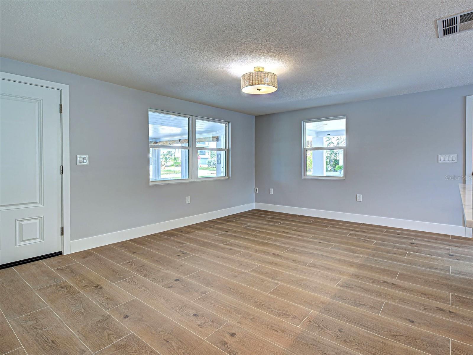 Image 9 of 41 For 1175 Little Court