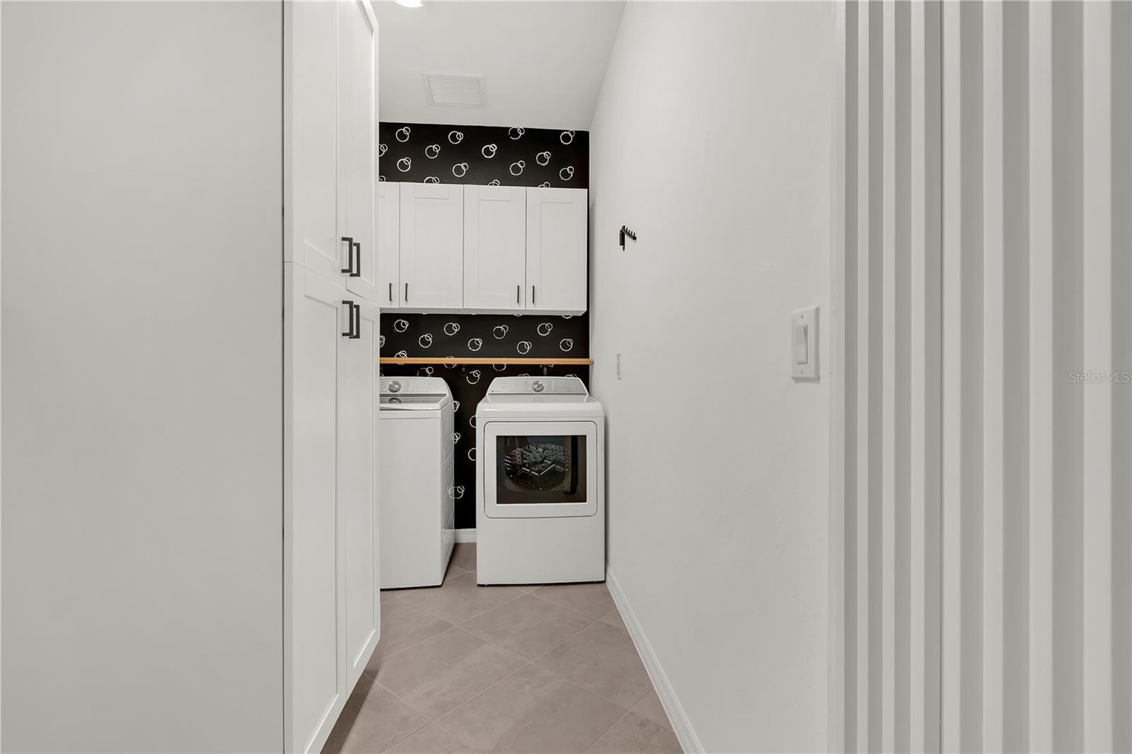 Image 5 of 50 For 15991 Sugar Hill Drive