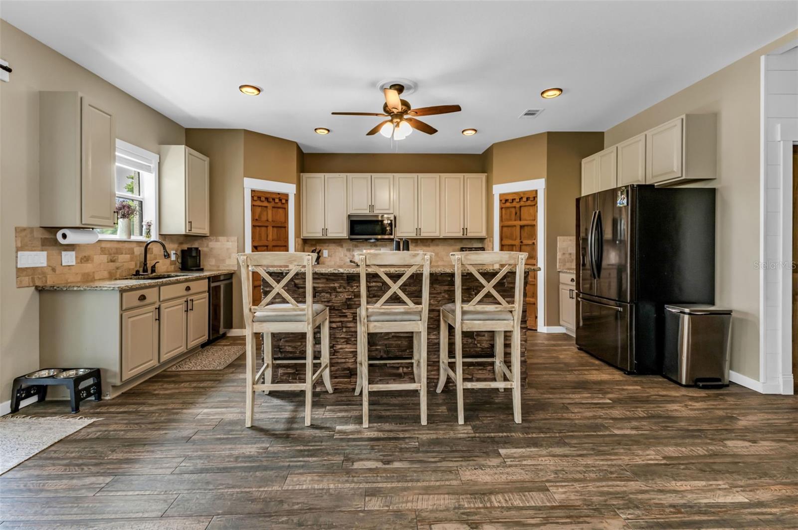 Image 21 of 80 For 2724 Suncoast Lakes Boulevard