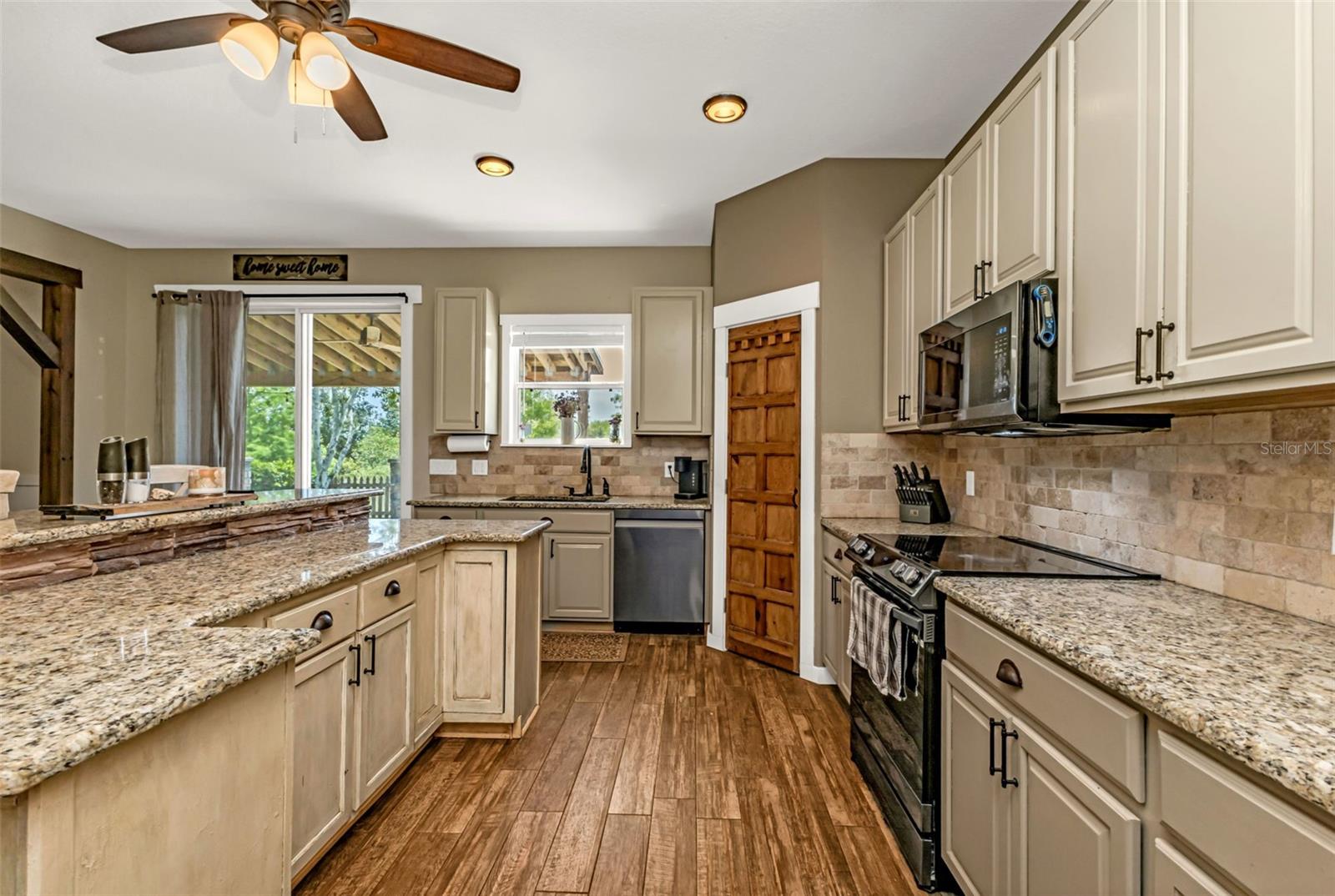 Image 7 of 80 For 2724 Suncoast Lakes Boulevard