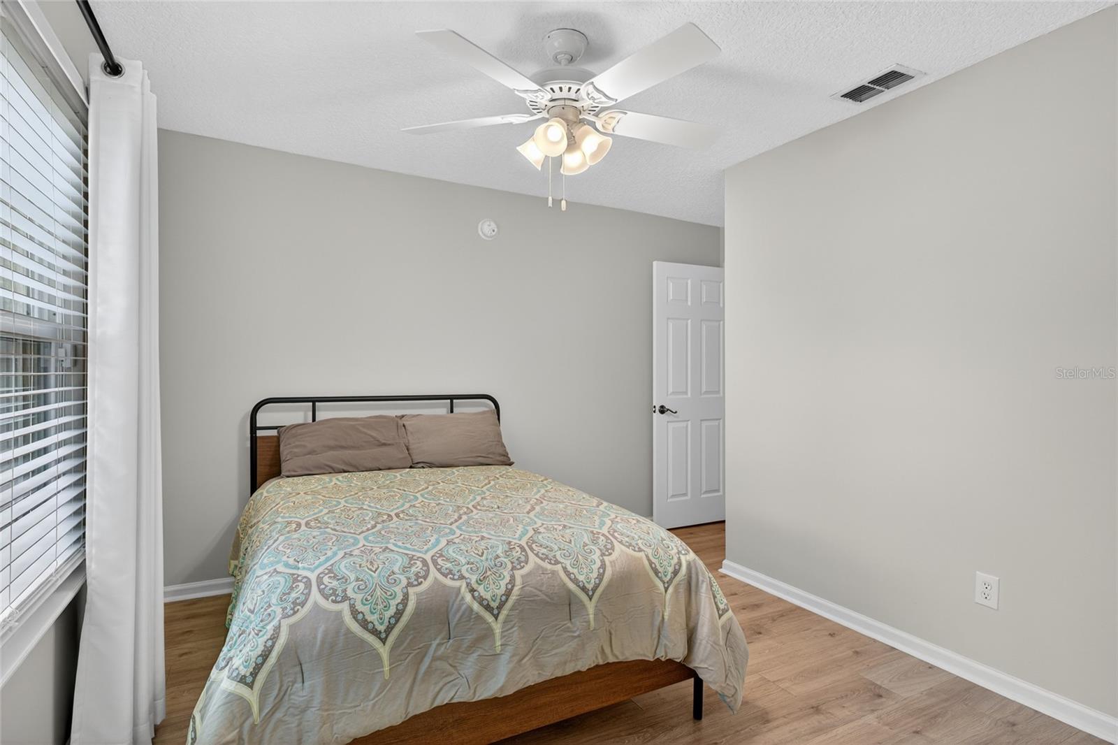 Image 20 of 30 For 984 Buttercup Drive