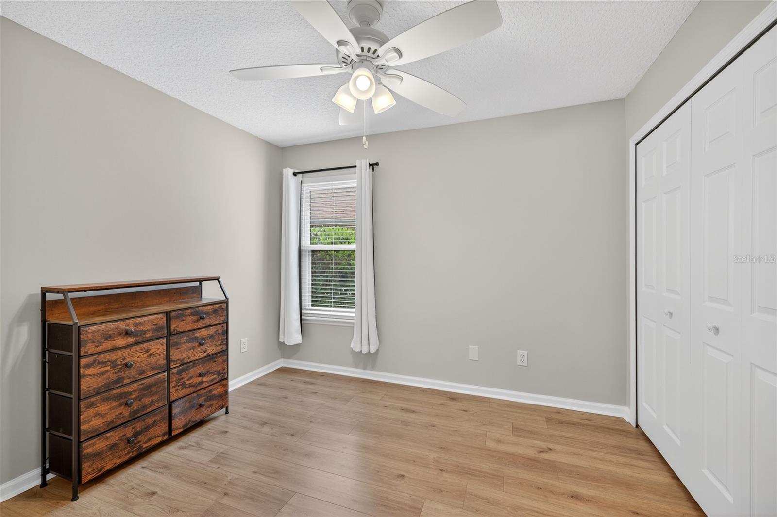 Image 21 of 30 For 984 Buttercup Drive