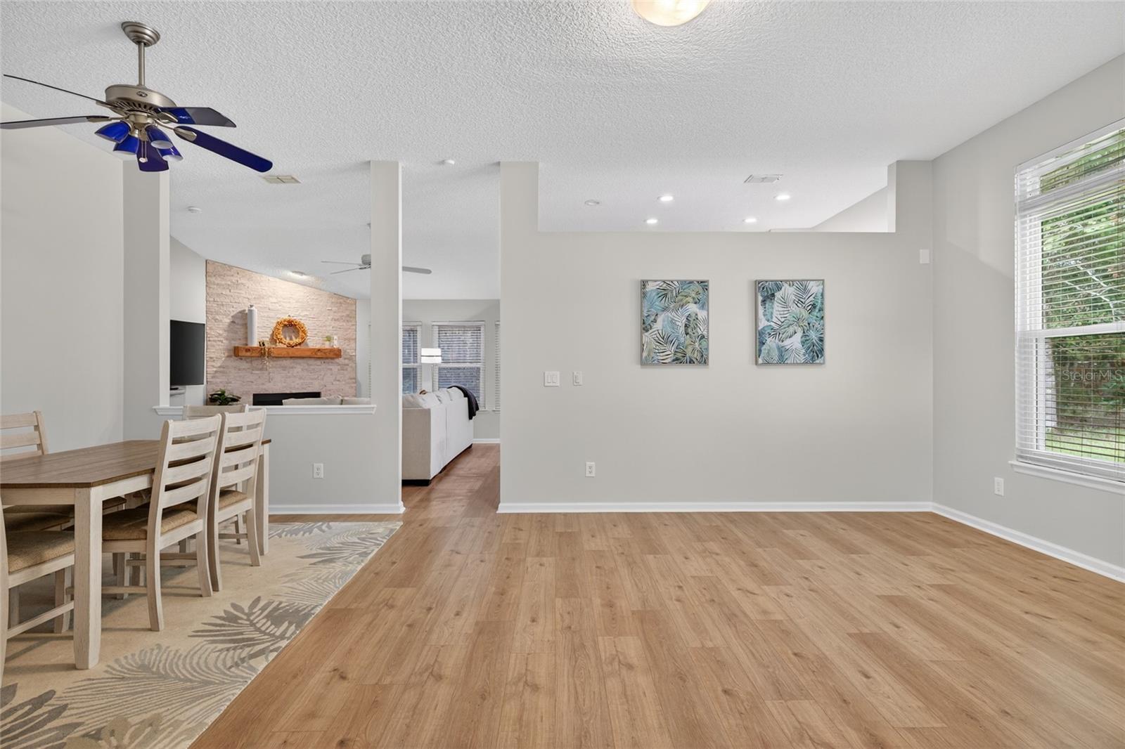 Image 3 of 30 For 984 Buttercup Drive