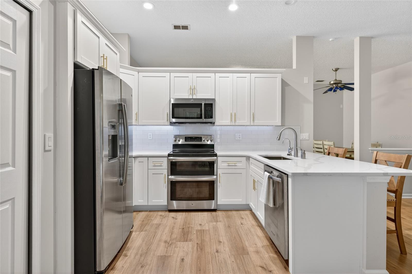 Image 7 of 30 For 984 Buttercup Drive