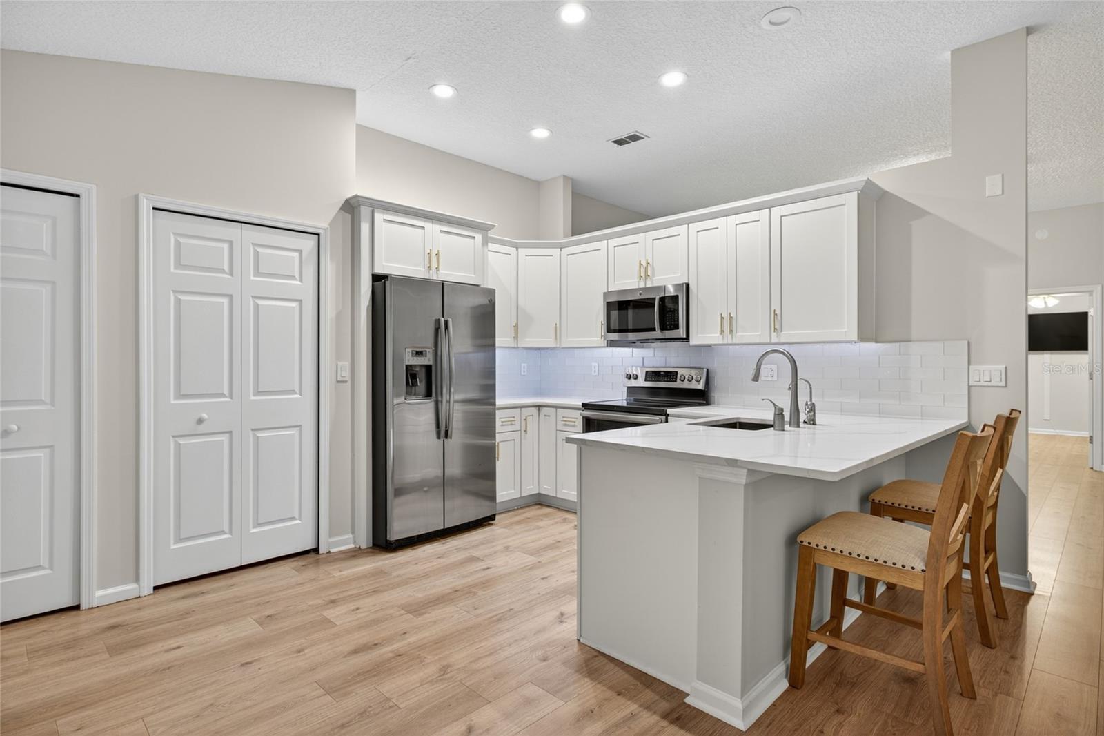 Image 8 of 30 For 984 Buttercup Drive