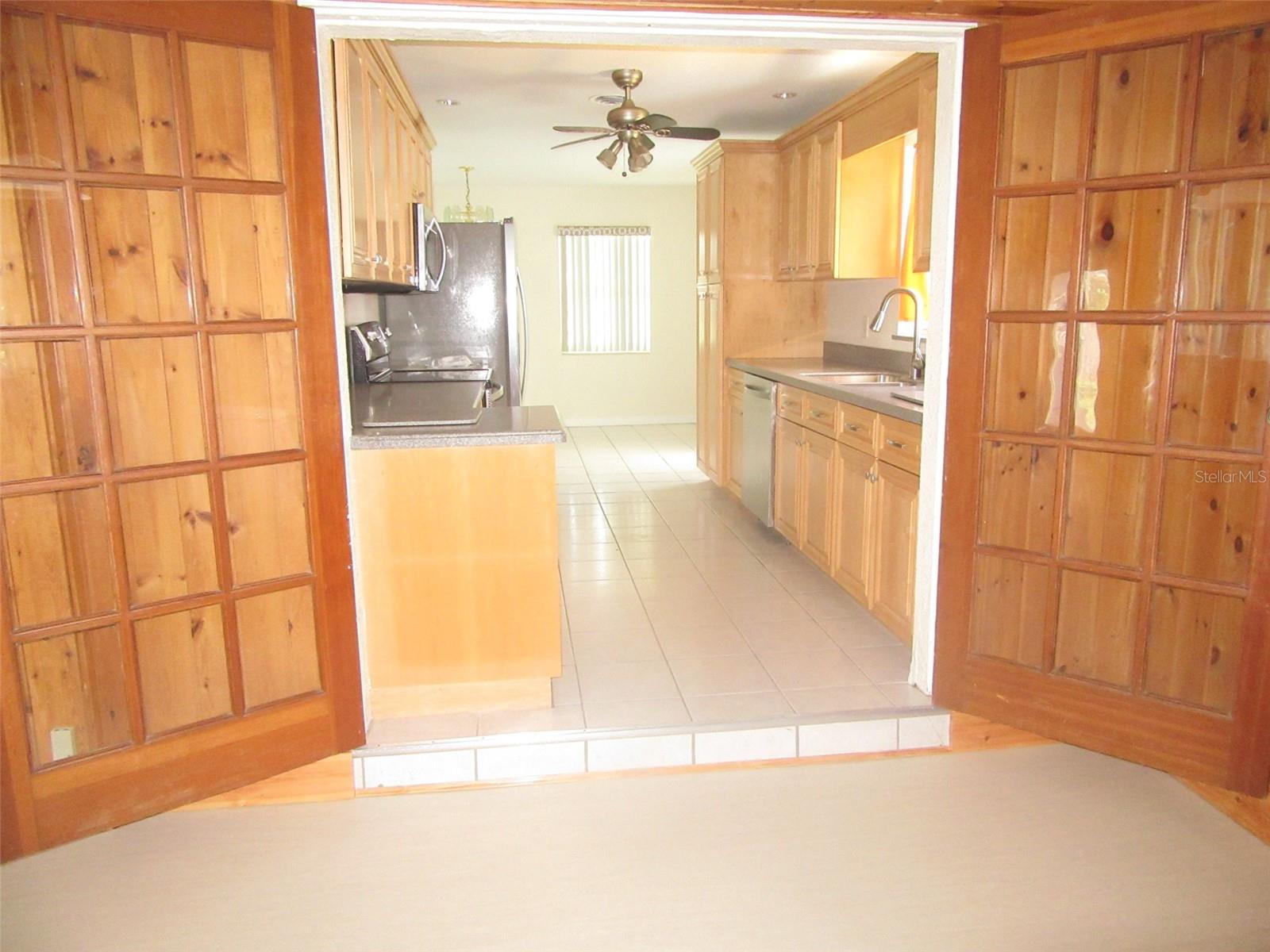 Image 13 of 34 For 21452 Edgewater Drive