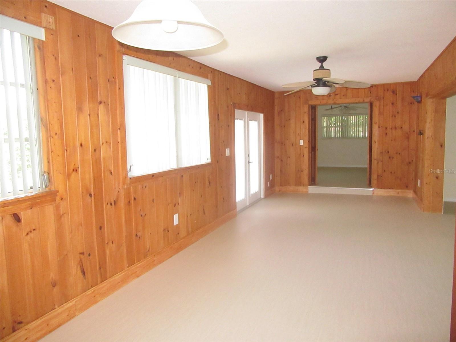 Image 14 of 34 For 21452 Edgewater Drive