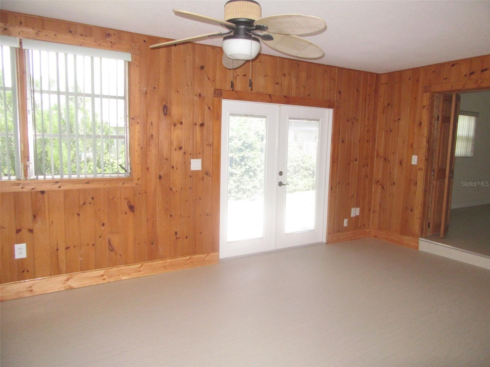 Image 15 of 34 For 21452 Edgewater Drive