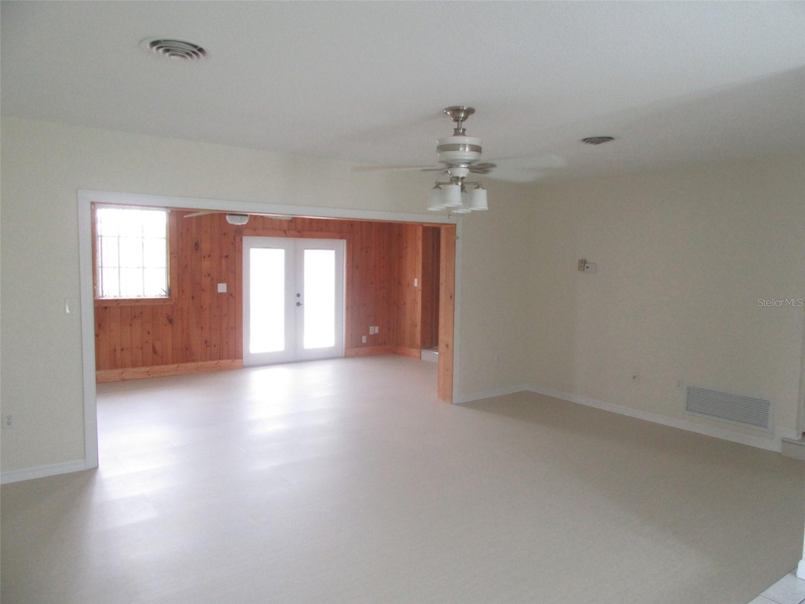 Image 6 of 34 For 21452 Edgewater Drive