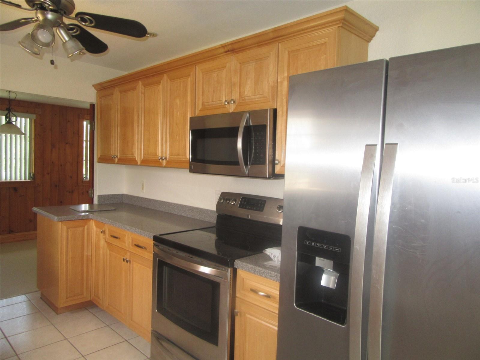 Image 8 of 34 For 21452 Edgewater Drive