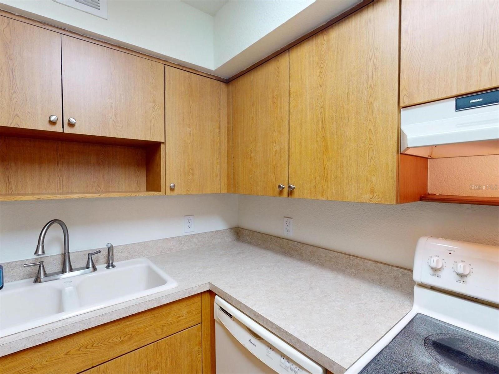 Image 8 of 32 For 21267 Gertrude Avenue 113