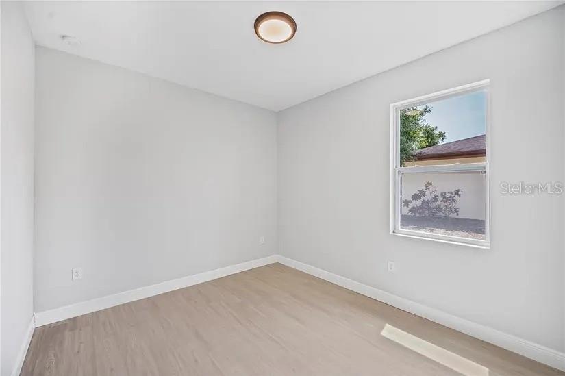 Image 11 of 13 For 17197 Russell Avenue