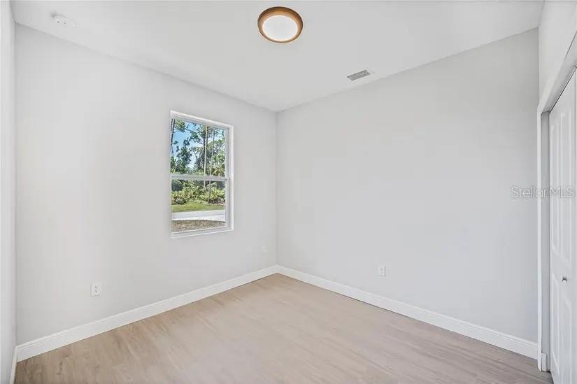 Image 12 of 13 For 17197 Russell Avenue
