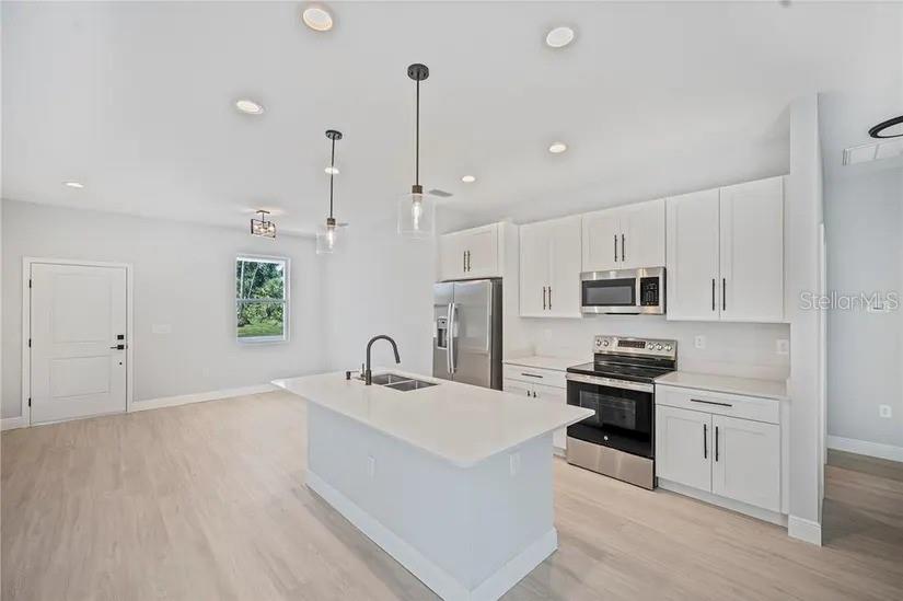 Image 4 of 13 For 17197 Russell Avenue