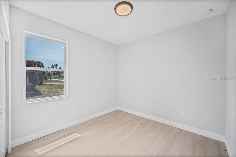 Image 5 of 13 For 17197 Russell Avenue