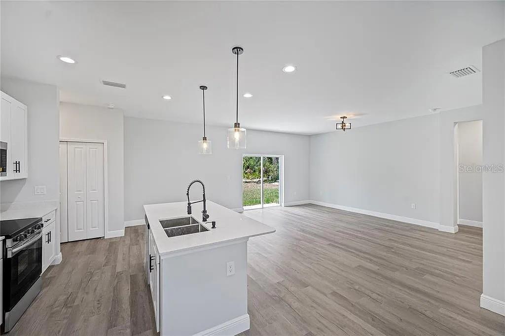 Image 11 of 14 For 16218 Chamberlain Boulevard