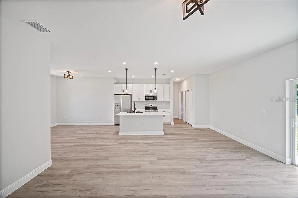 Image 7 of 14 For 16218 Chamberlain Boulevard