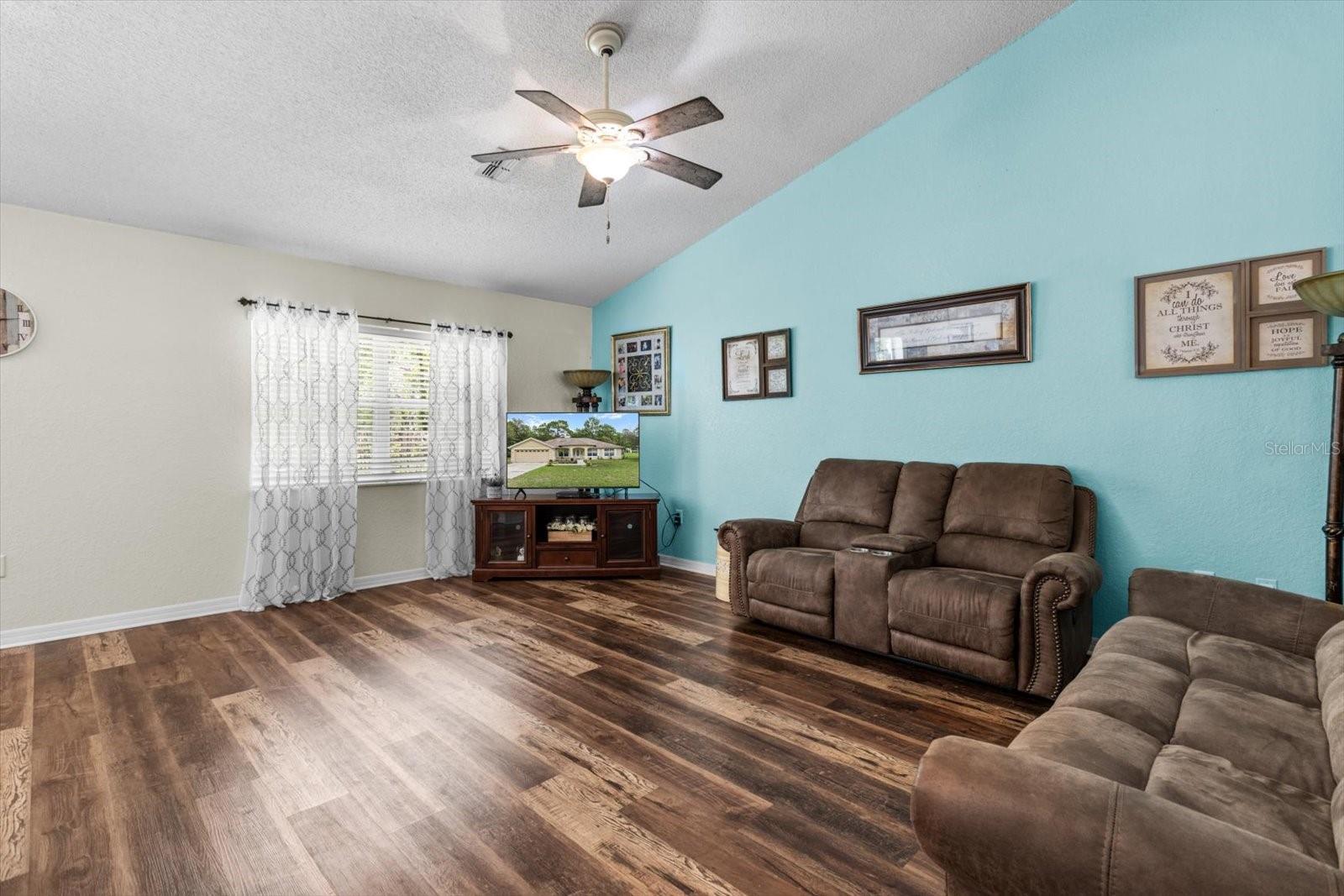 Listing photo id 9 for 16038 Malden Road