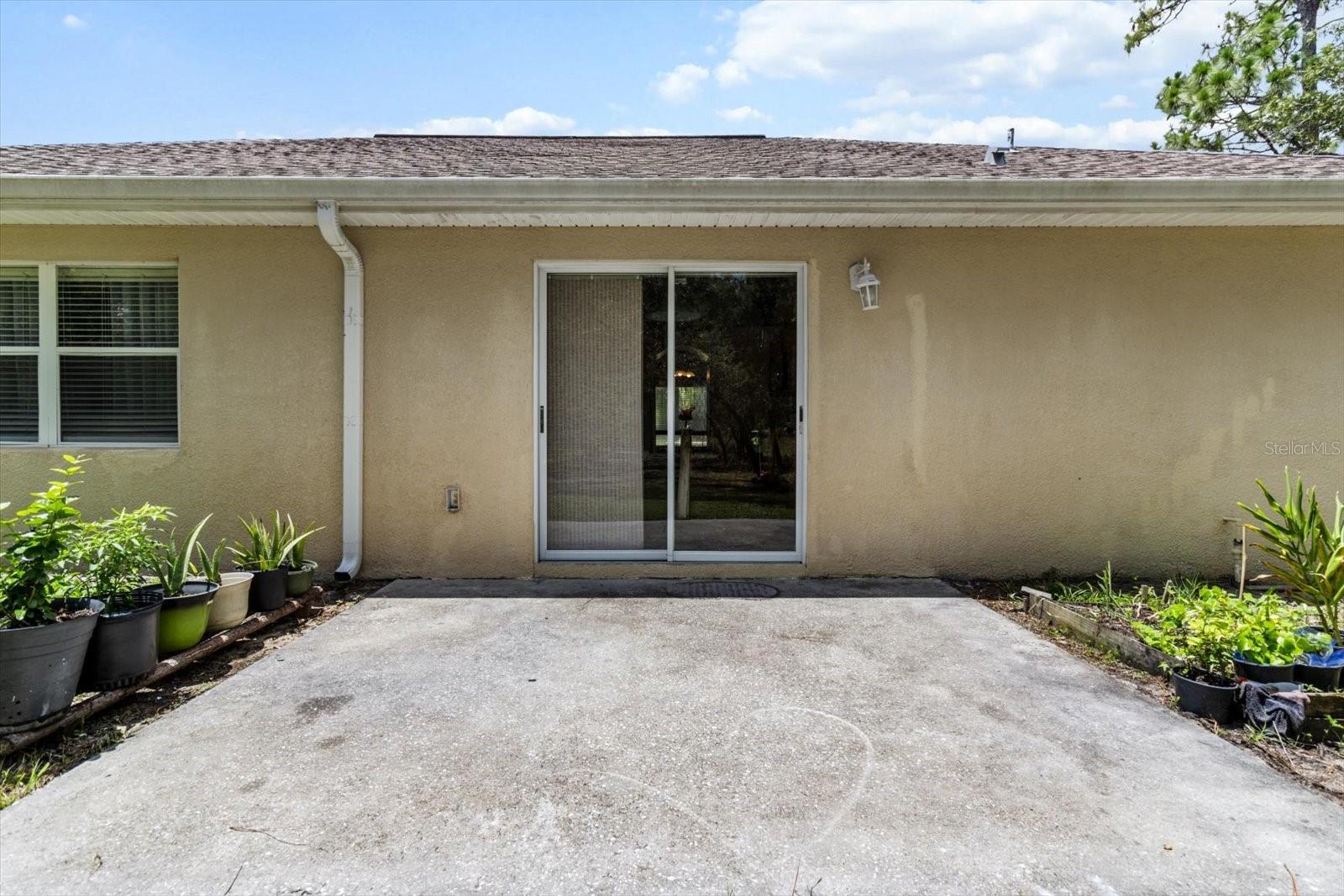 Listing photo id 24 for 16038 Malden Road
