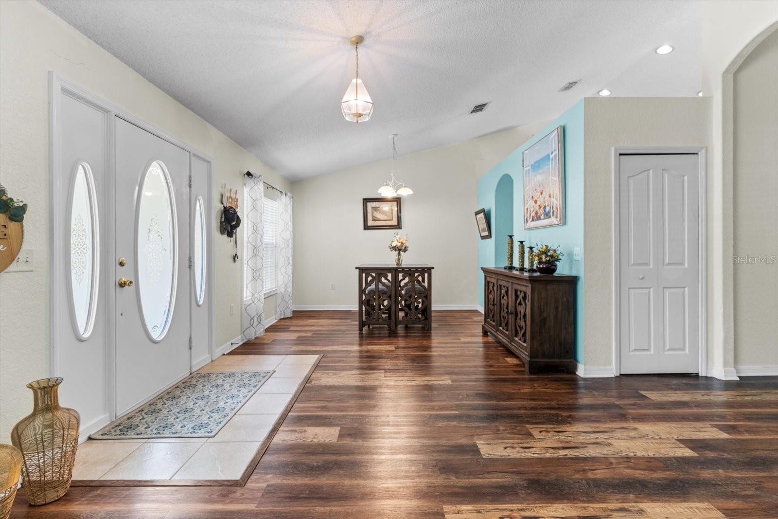 Listing photo id 2 for 16038 Malden Road