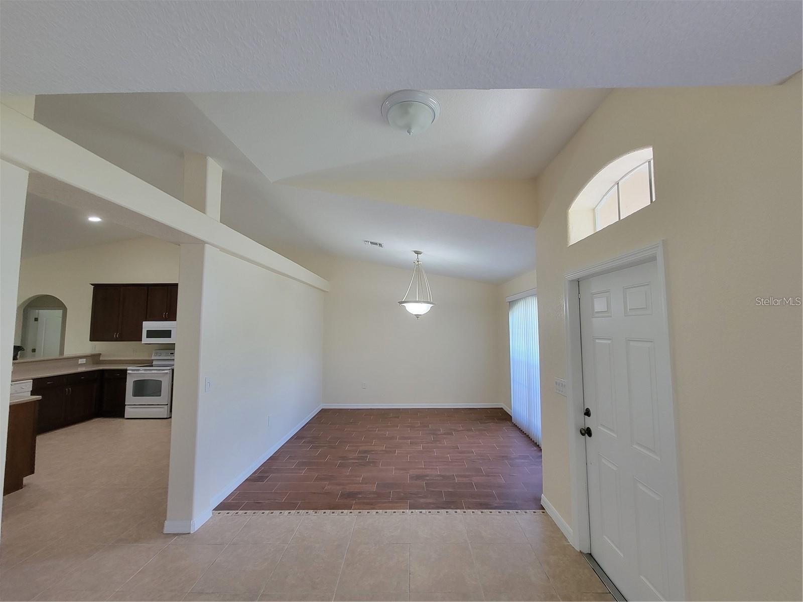 Image 3 of 16 For 15117 Lyneburg Avenue