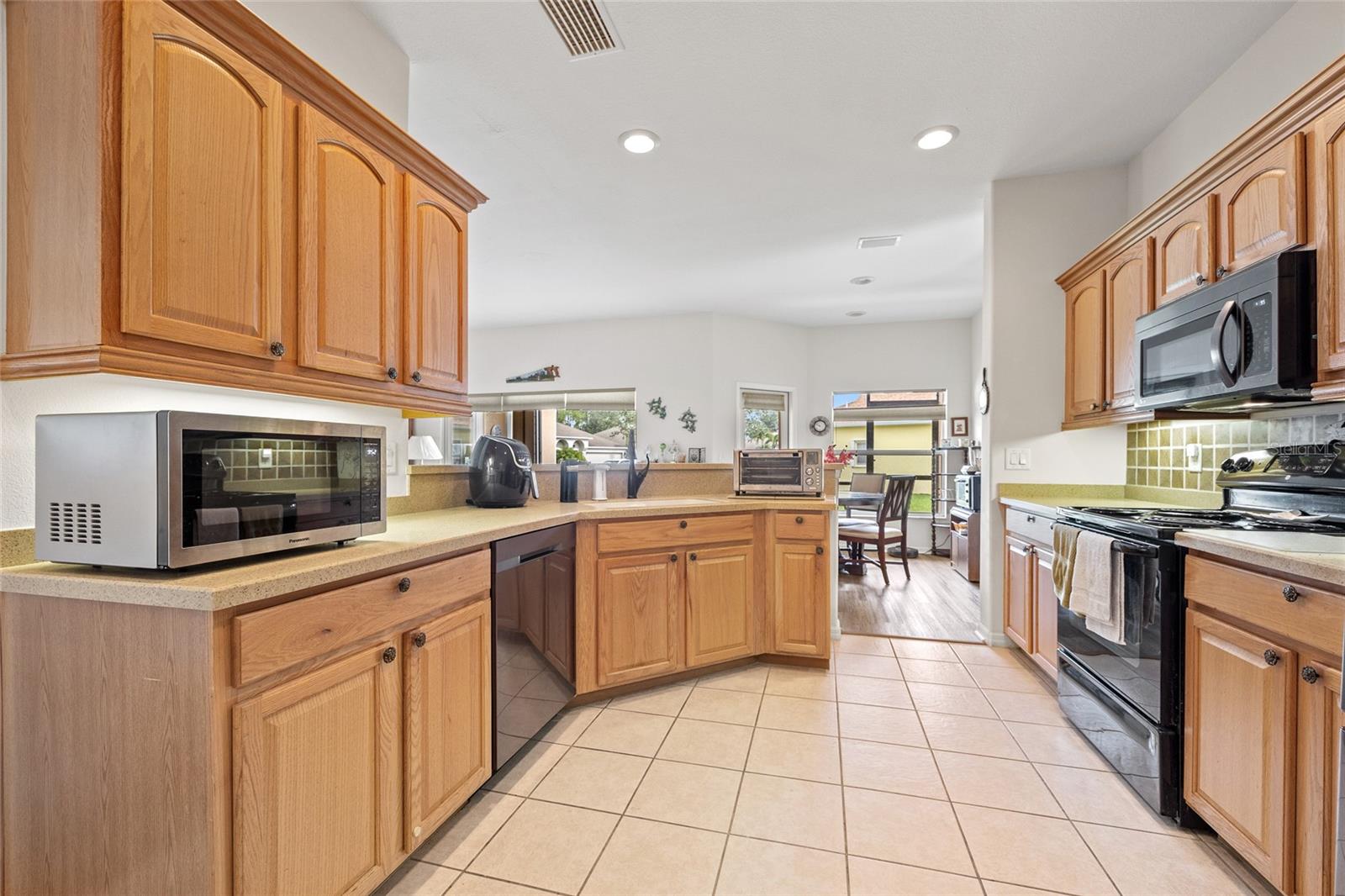 Image 11 of 36 For 2860 Suncoast Lakes Boulevard