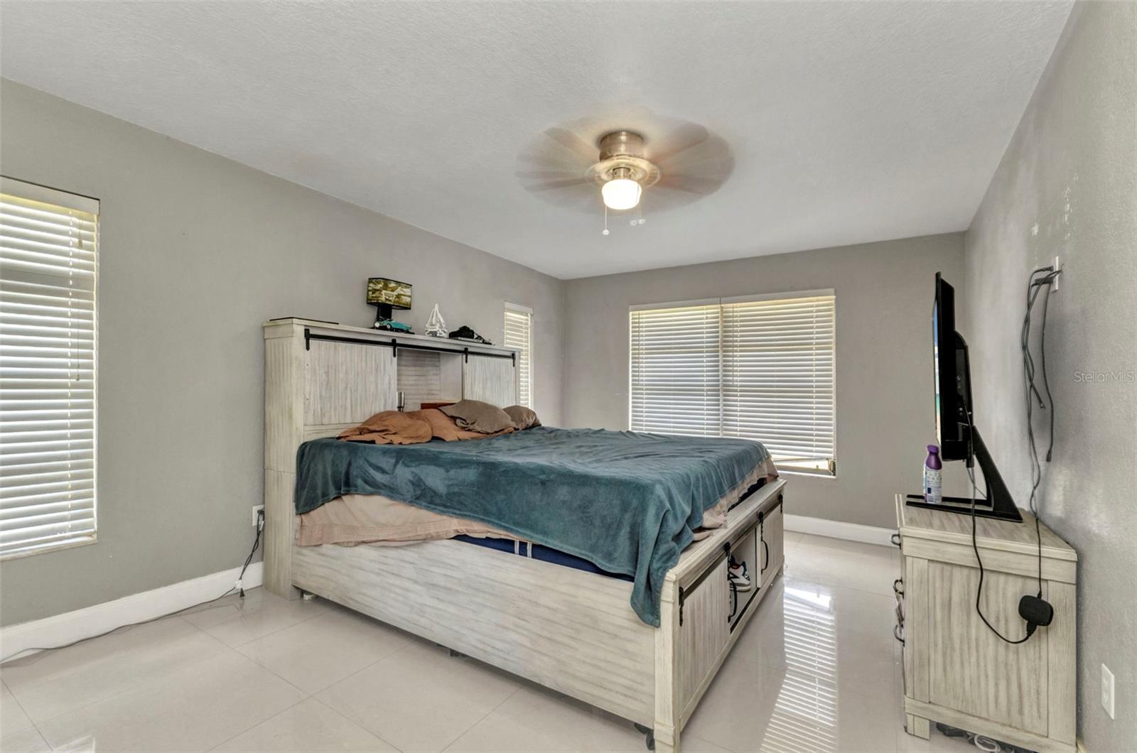 Image 19 of 50 For 957 Chevy Chase Street