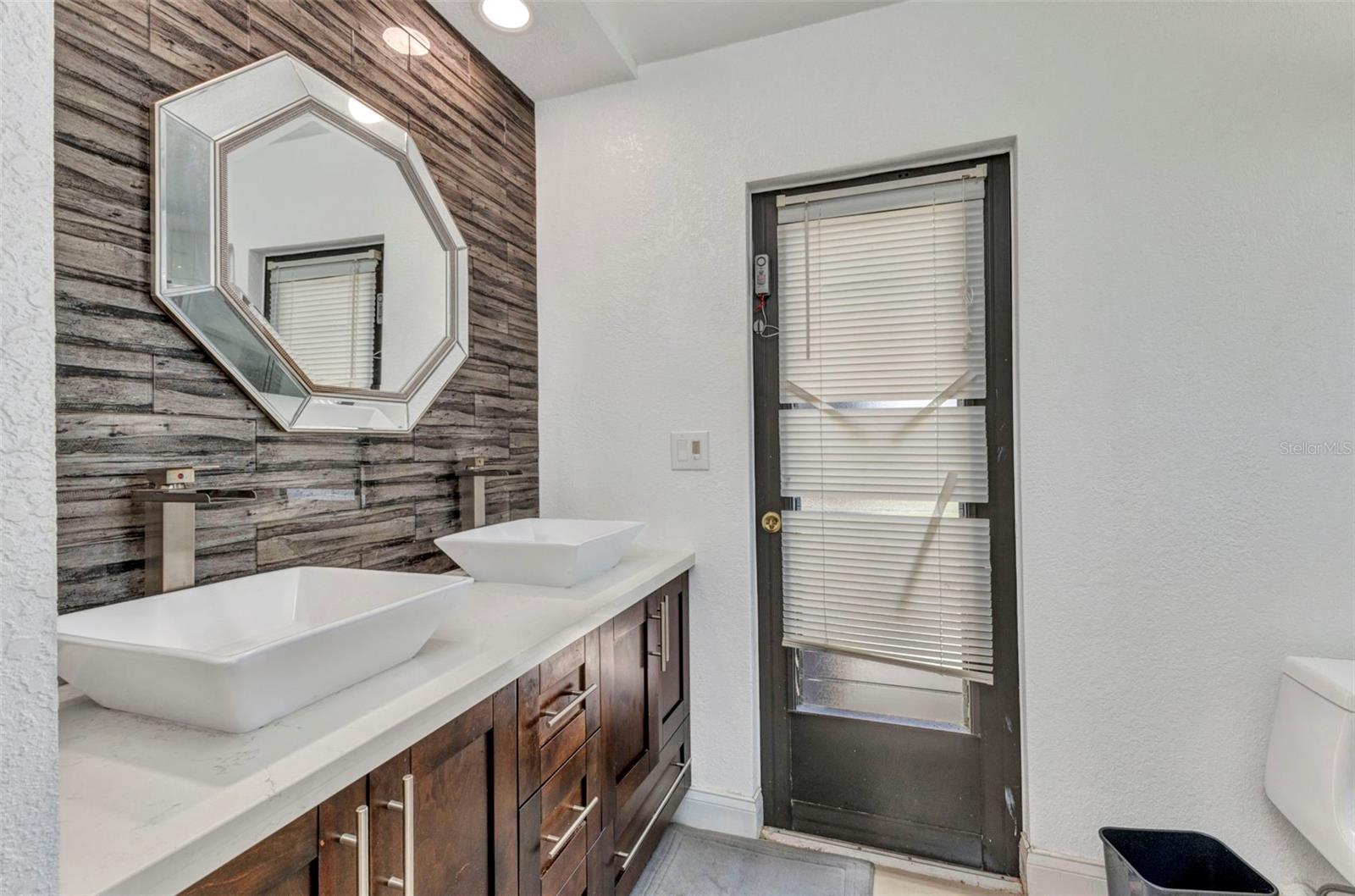 Image 21 of 50 For 957 Chevy Chase Street