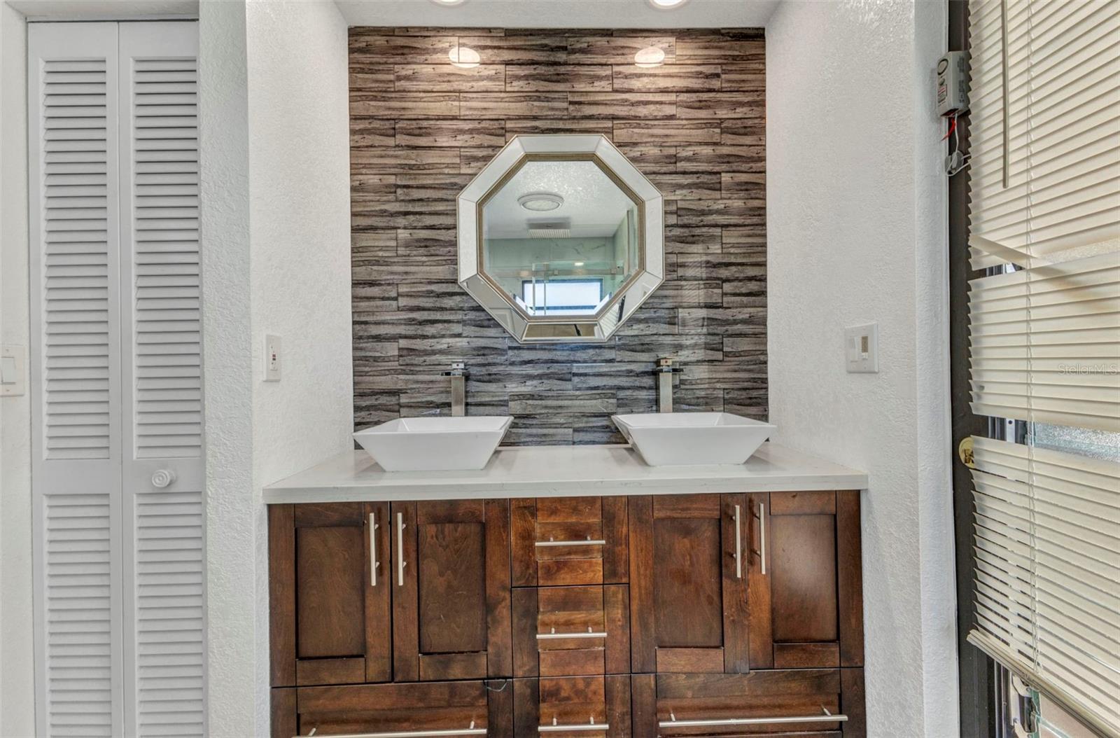 Image 23 of 50 For 957 Chevy Chase Street