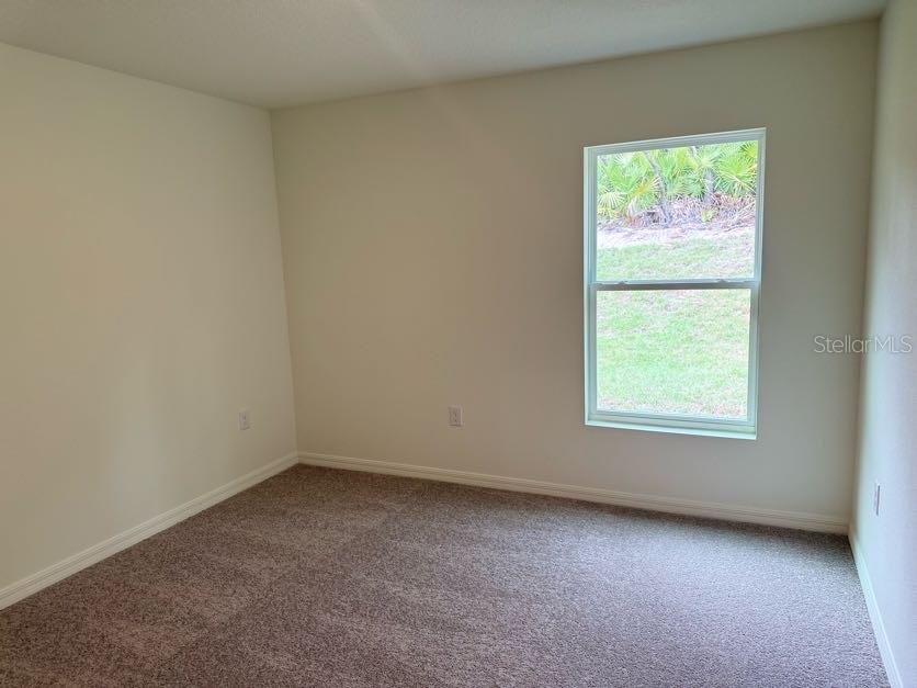 Listing photo id 10 for 5718 Decarlo Drive