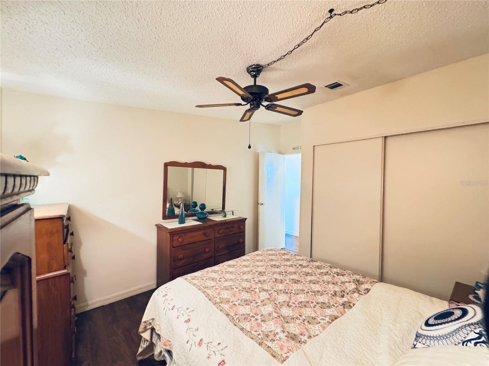 Image 11 of 34 For 722 Riverview Circle