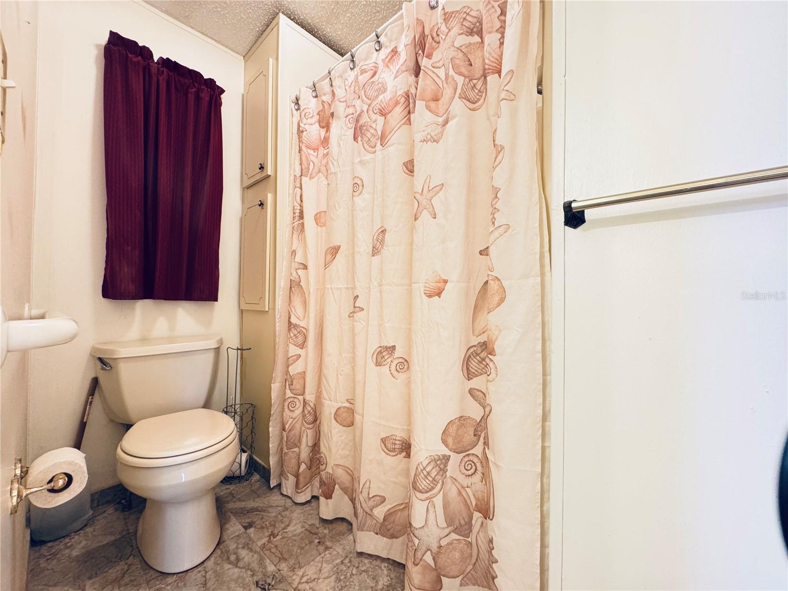 Image 13 of 34 For 722 Riverview Circle