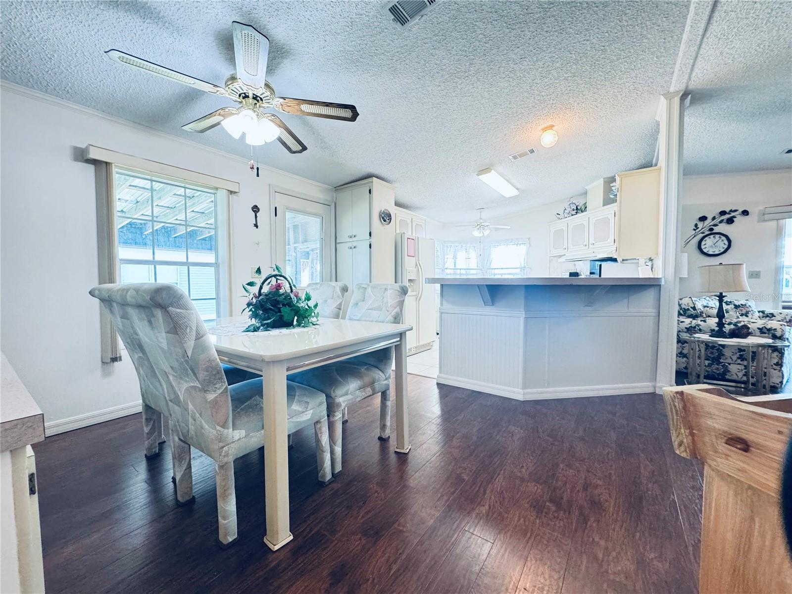 Image 6 of 34 For 722 Riverview Circle