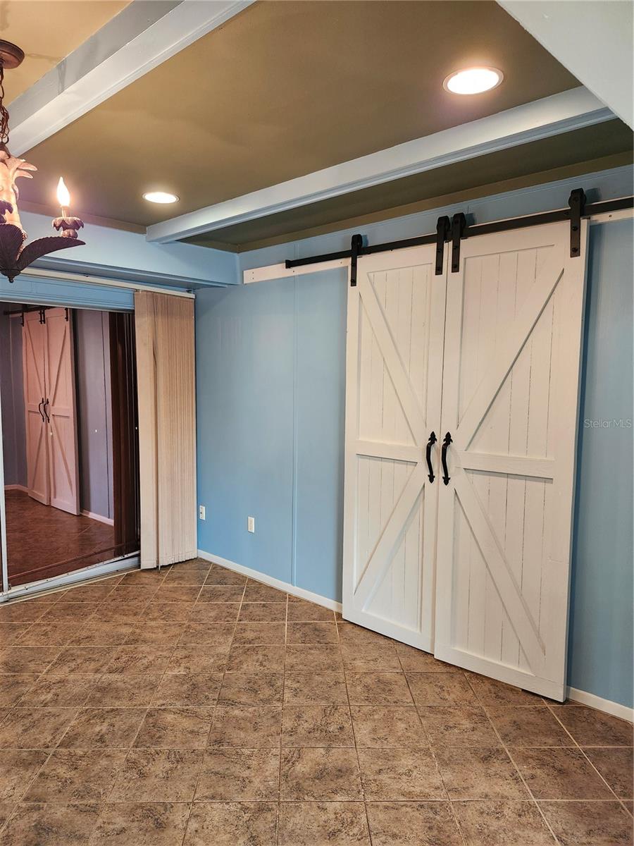 Image 11 of 32 For 18505 Satsuma Avenue