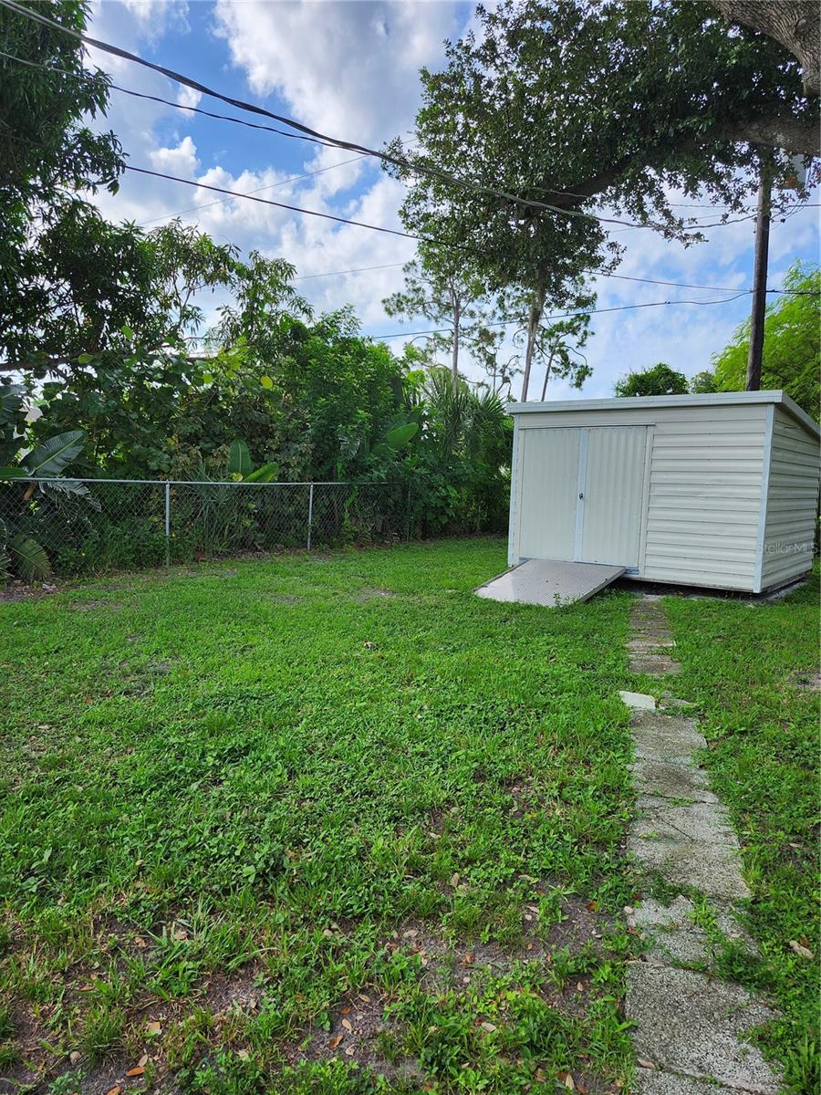 Image 29 of 32 For 18505 Satsuma Avenue