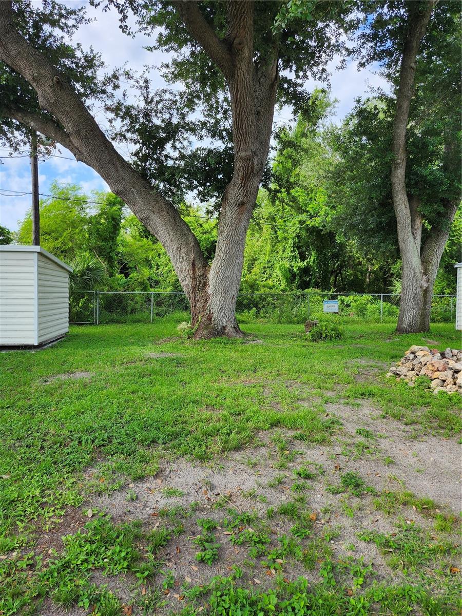 Image 30 of 32 For 18505 Satsuma Avenue