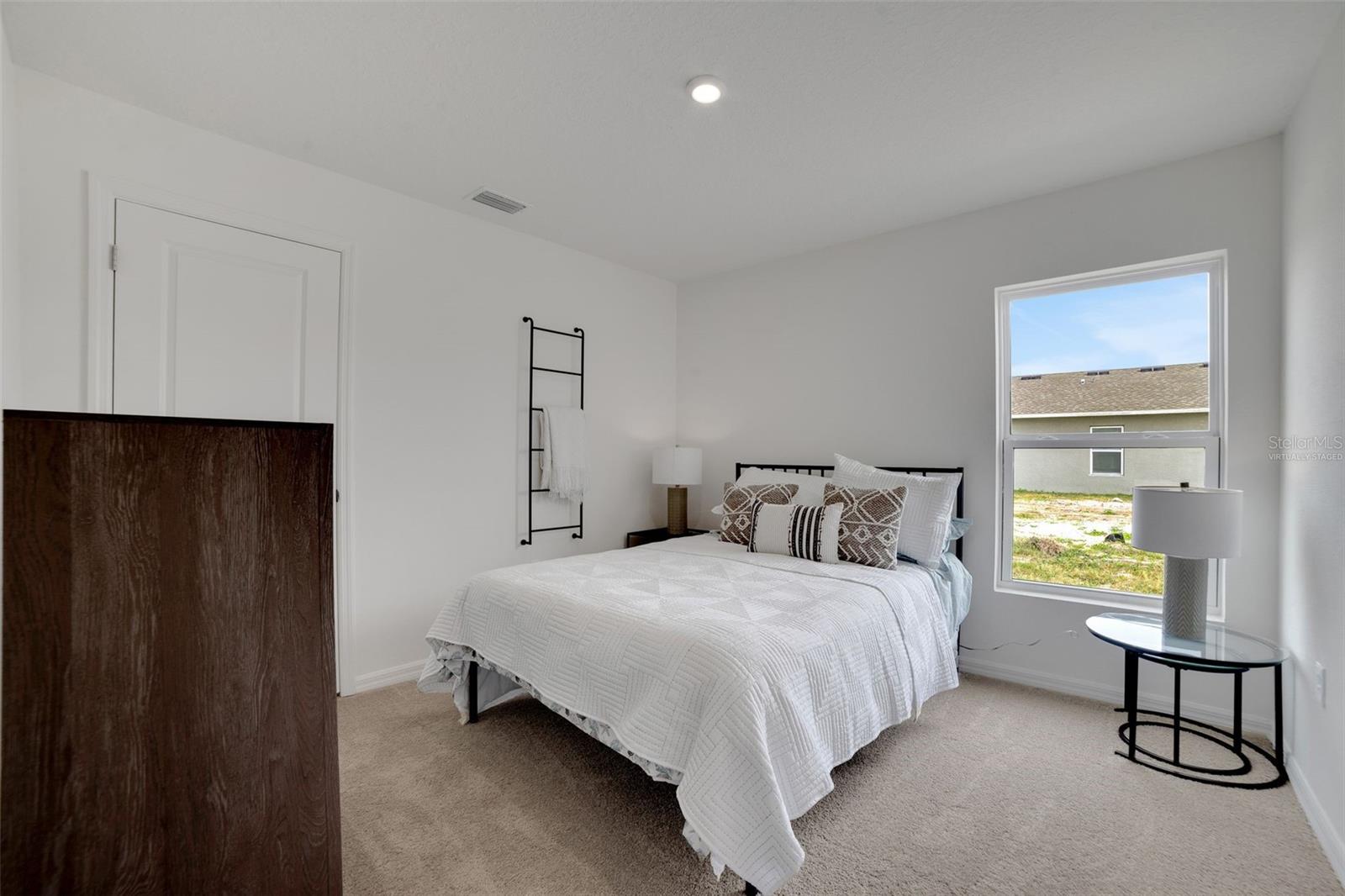 Image 15 of 25 For 1038 Ambleside Drive