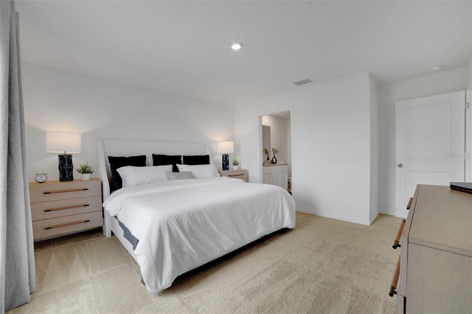 Image 18 of 25 For 1038 Ambleside Drive