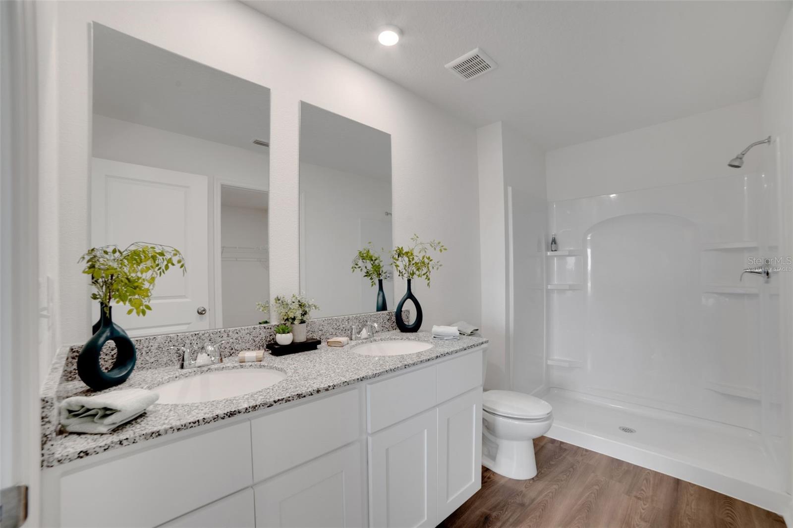 Image 19 of 25 For 1038 Ambleside Drive