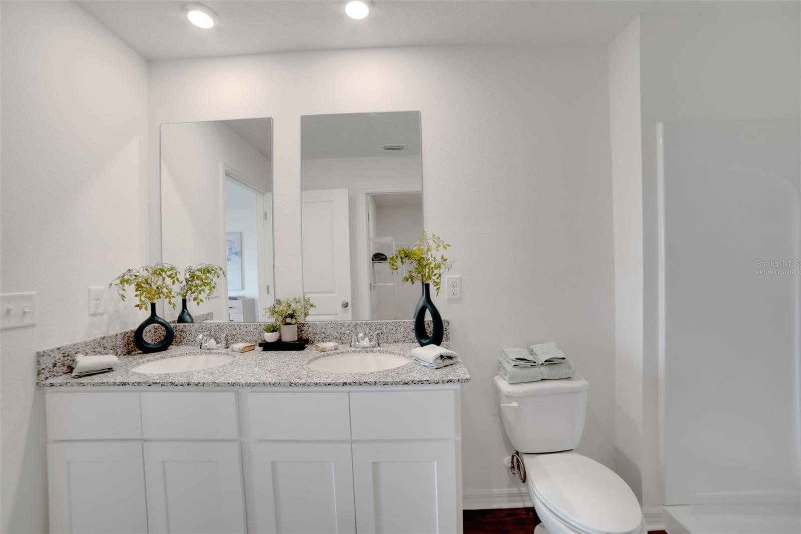 Image 21 of 25 For 1038 Ambleside Drive